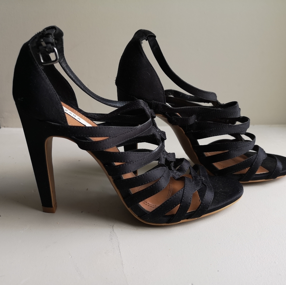LIKE NEW - Zara - Strappy Sandals